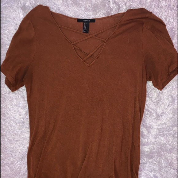 Forever 21 flowy criss cross top - Picture 1 of 3